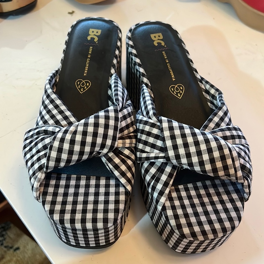 Anthropologie BC Footwear Gingham knot flatforms/platform slides. 8.5